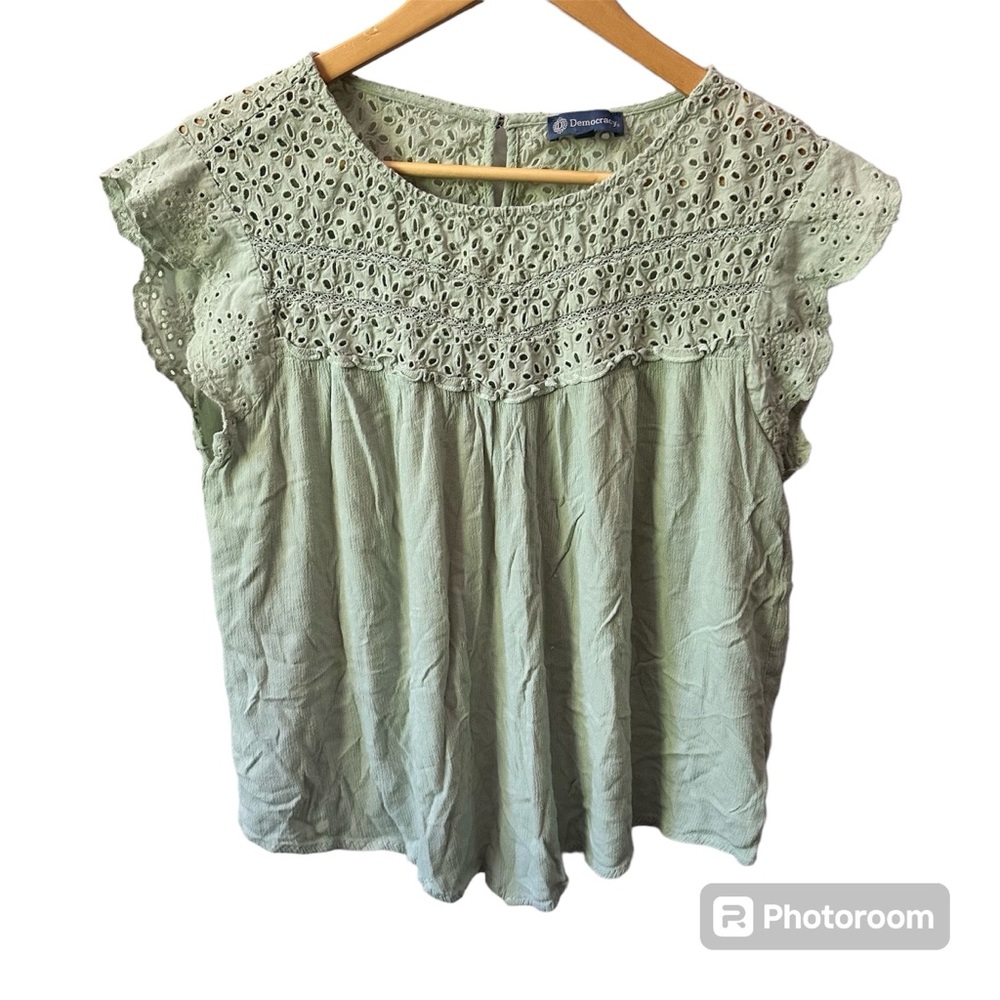 Democracy Flowy Light‎ Green Eyelet Top Size Large